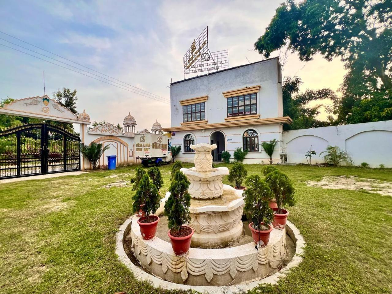 La Pahi Palace- Banquet And Resort Sakri East المظهر الخارجي الصورة