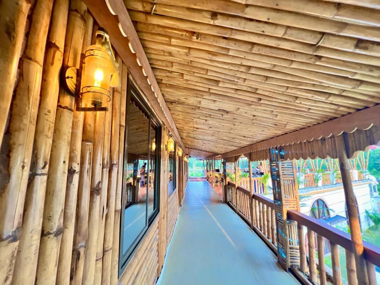 La Pahi Palace- Banquet And Resort Sakri East المظهر الخارجي الصورة
